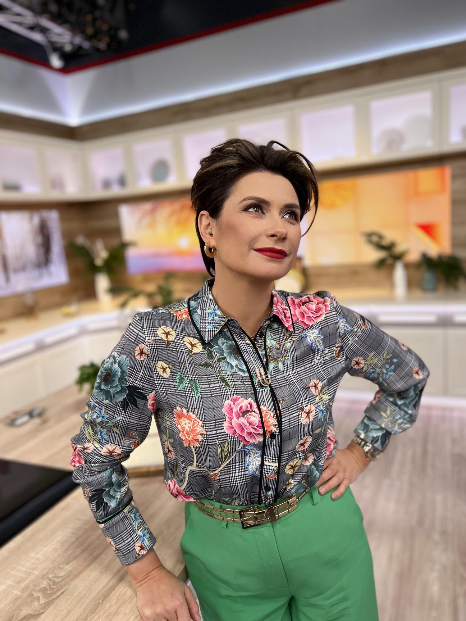 Звезда &quot;плюсов&quot; кардинально сменила имидж и удивила рок-н-ролльной прической